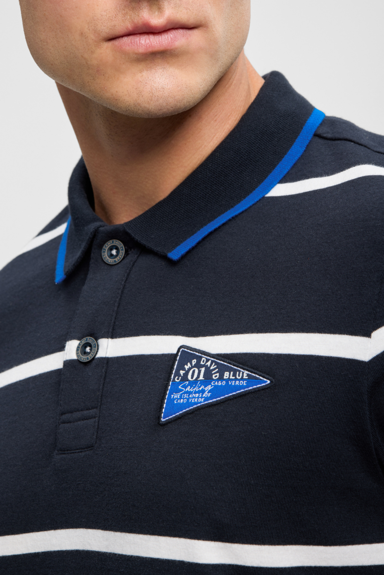 Kurzarmpolo mit Streifen-Design