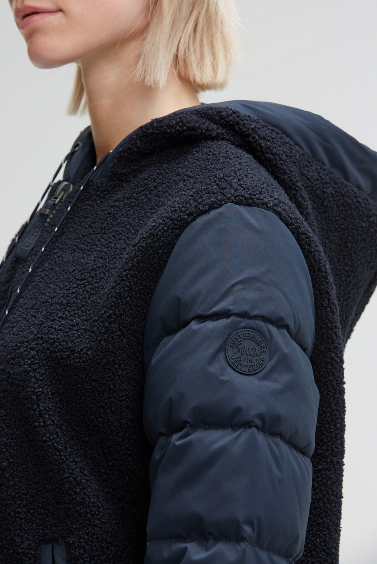 Kurzjacke im Materialmix mit Kapuze