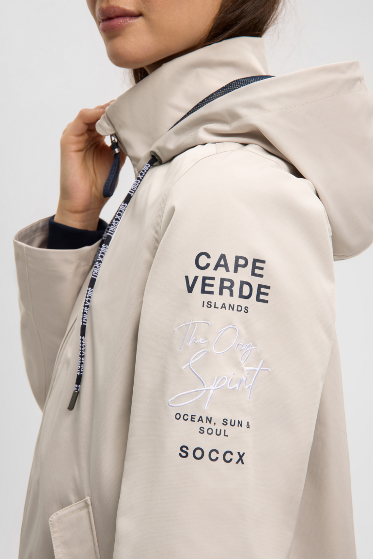 Kurzjacke mit Kapuze und Artworks