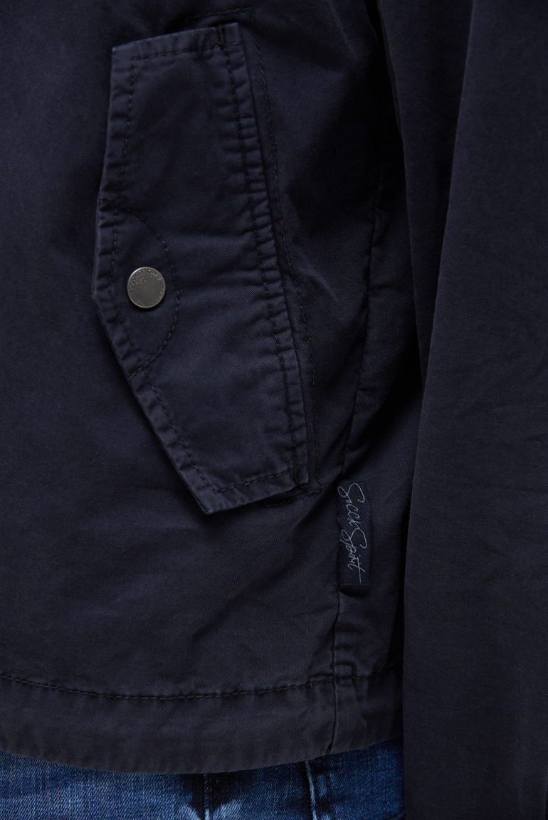 Kurzjacke mit Kapuze und Kordelzug im Saum