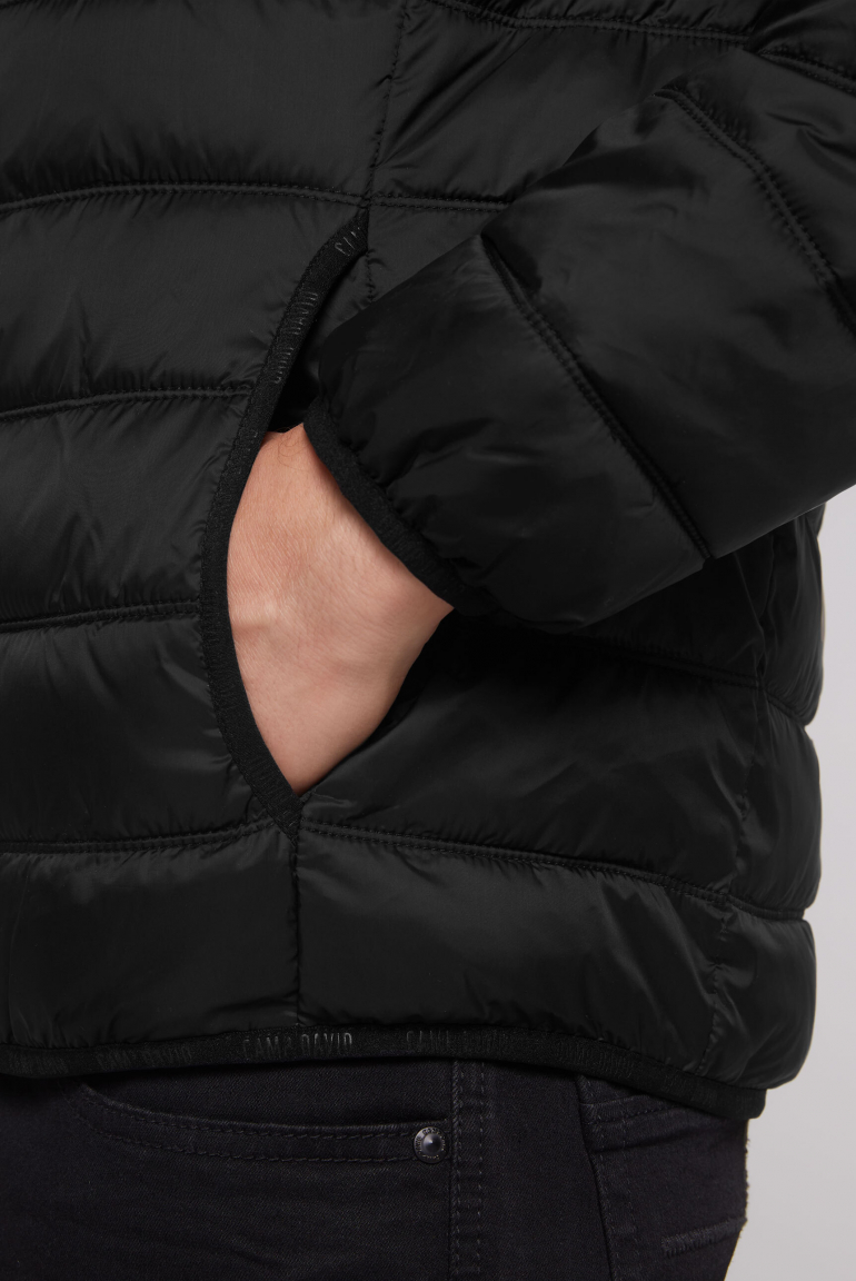 Leichte Steppjacke mit Kapuze