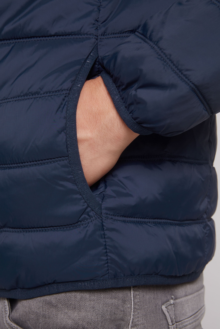 Leichte Steppjacke mit Kapuze