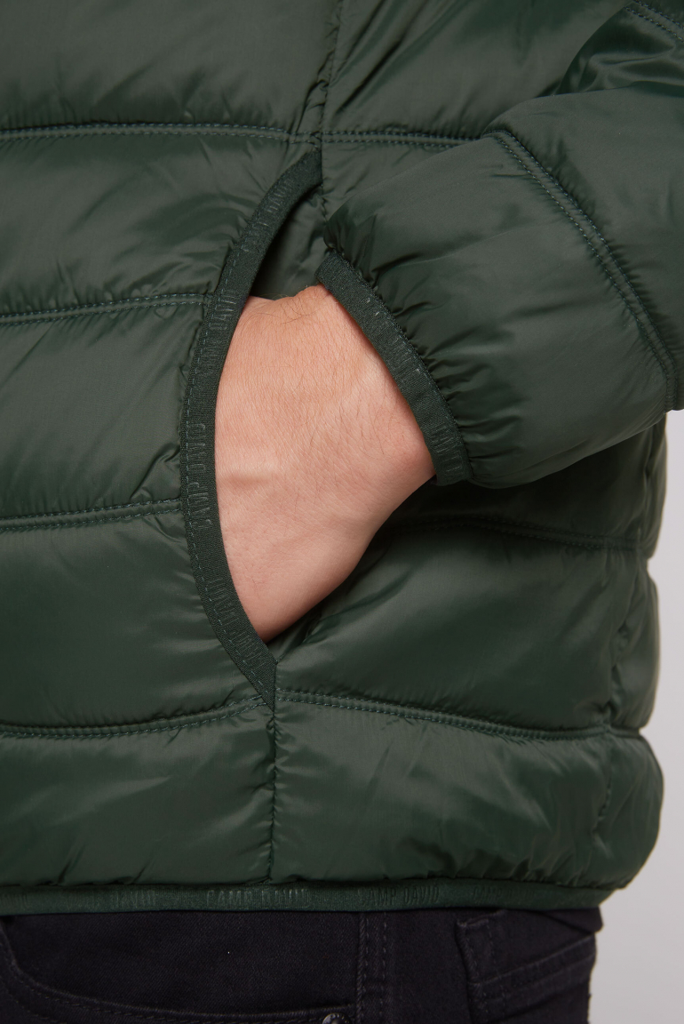 Leichte Steppjacke mit Kapuze