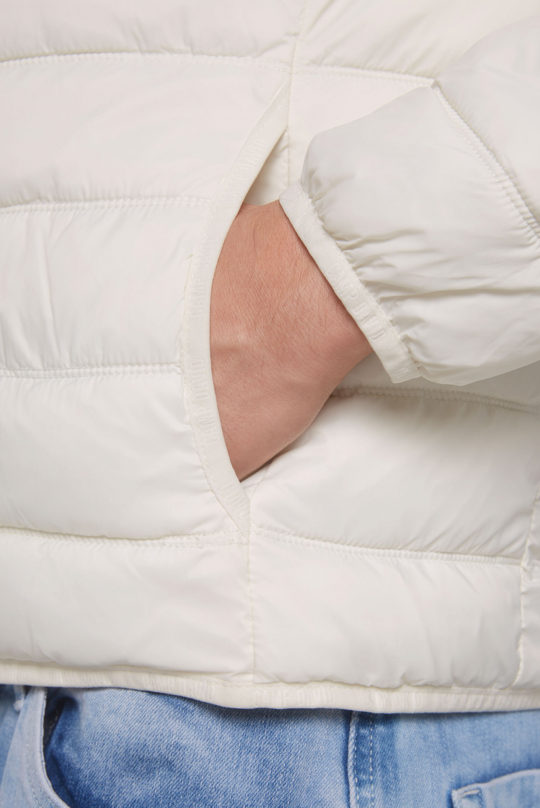 Leichte Steppjacke mit Kapuze