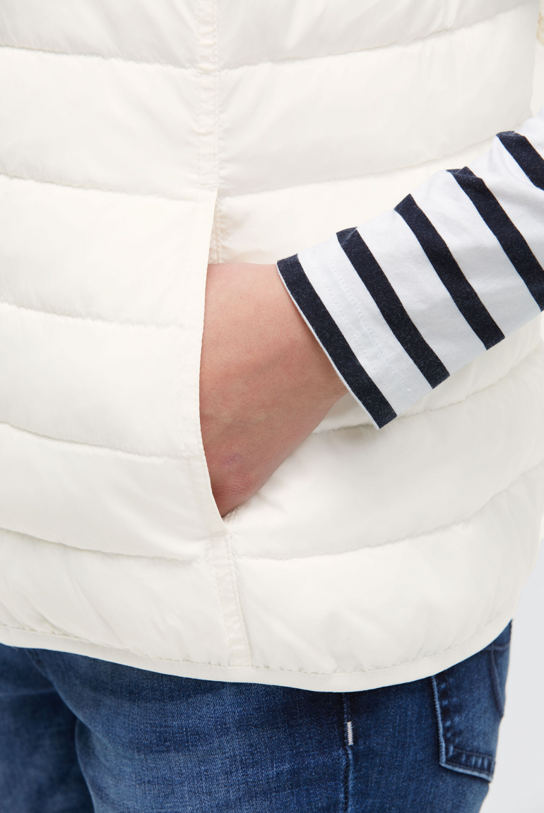 Leichte Steppweste mit Prints und Patch