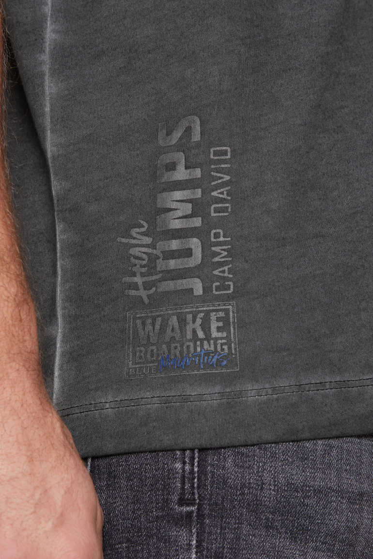 Muskelshirt Oil Dyed mit Label Prints