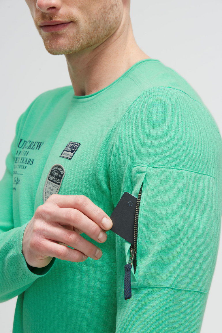 Pullover mit Print, Patches und Ärmeltasche