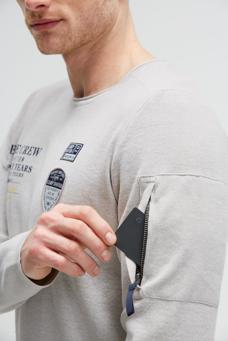 Pullover mit Print, Patches und Ärmeltasche