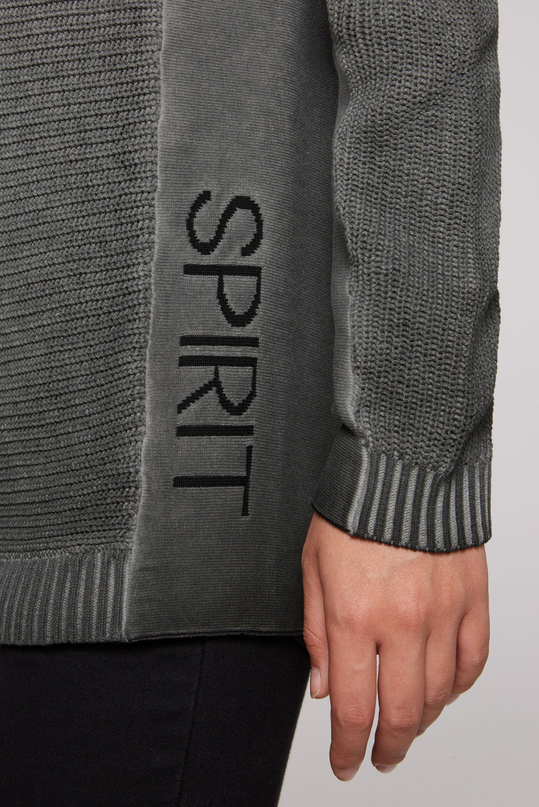 Pullover Oil Dyed mit Rollkragen und Intarsia-Logo