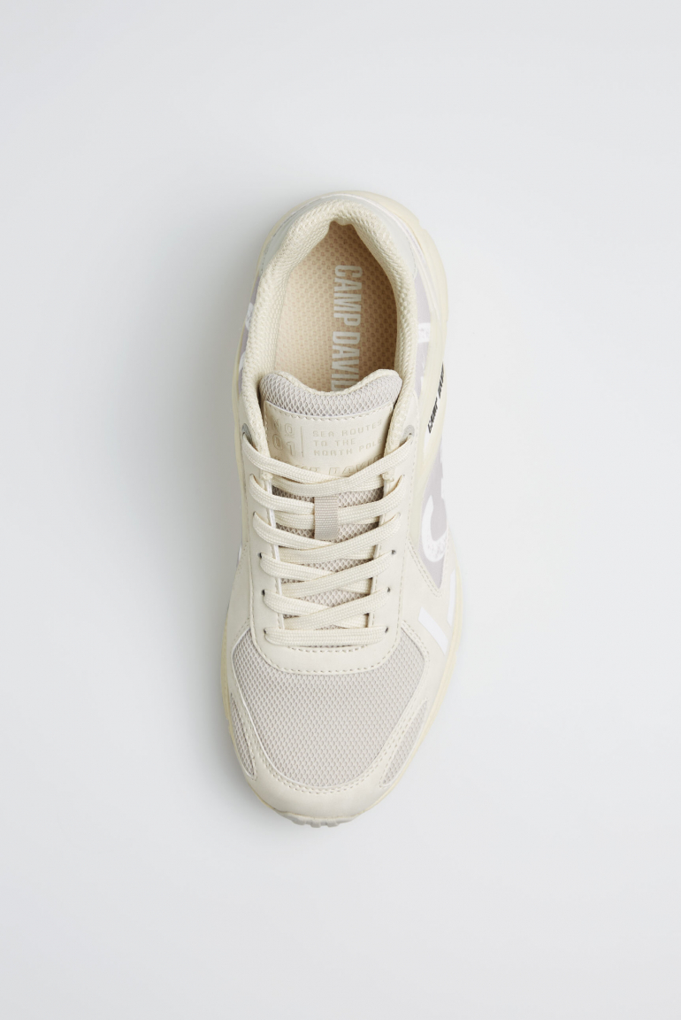 Sneaker mit Mesh- und Logo-Details
