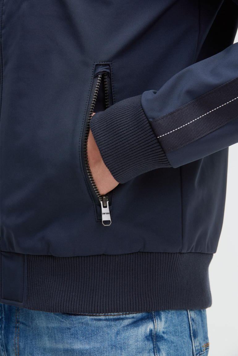 Softshell-Blouson mit Tapes und Artworks