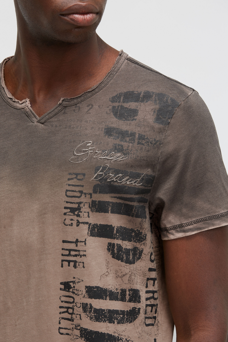 T-Shirt im Vintage Look mit Spray-Effekt und Artwork
