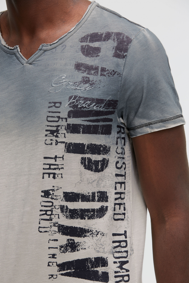 T-Shirt im Vintage Look mit Spray-Effekt und Artwork