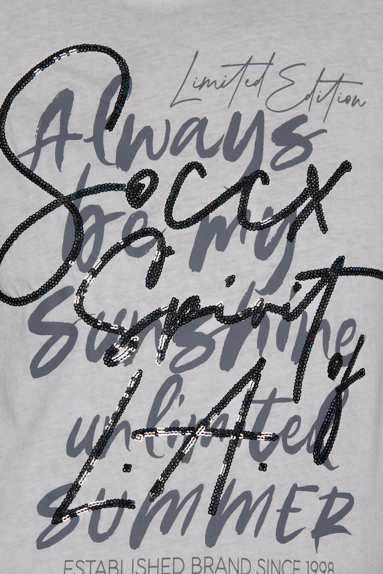 T-Shirt Inside Oil Dyed mit Pailletten-Wording