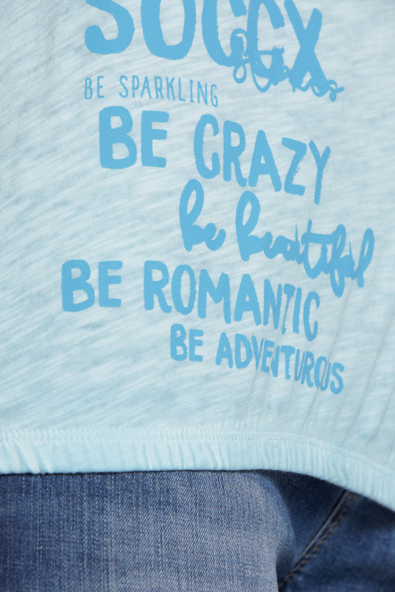 T-Shirt mit Gummizugsaum und Label Print