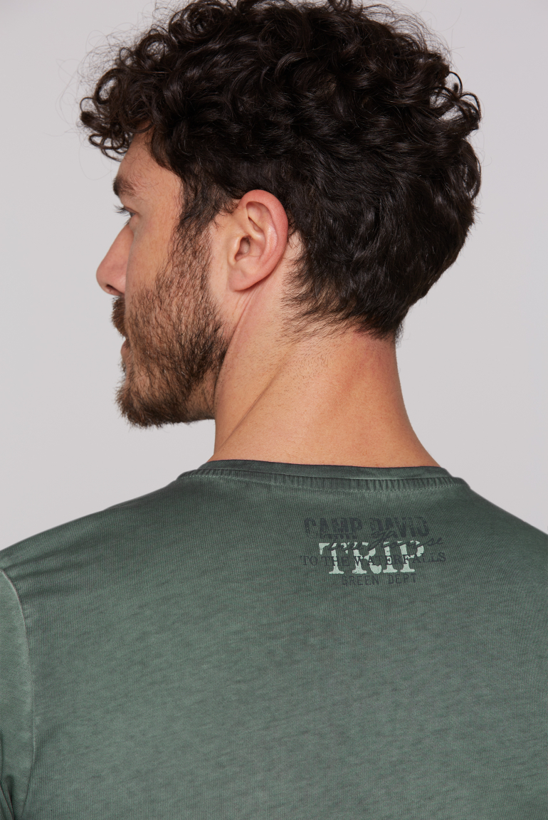 T-Shirt mit Label Prints im Used Look