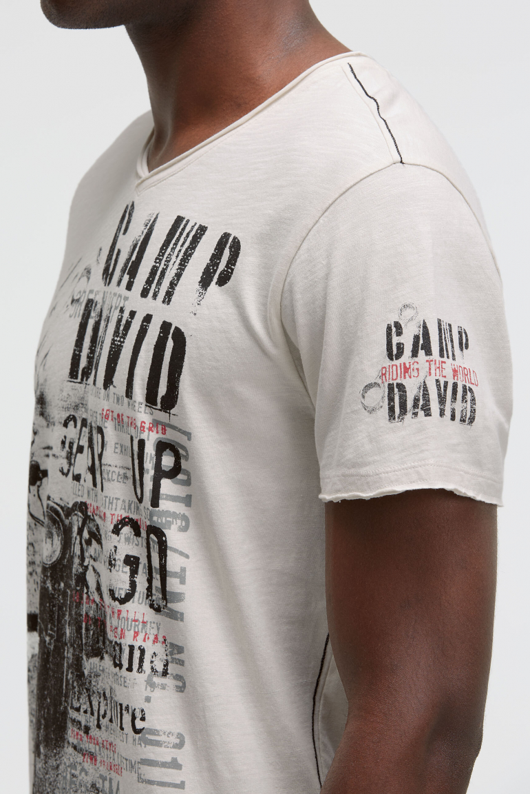 T-Shirt V-Neck im Used Look mit Photoprint