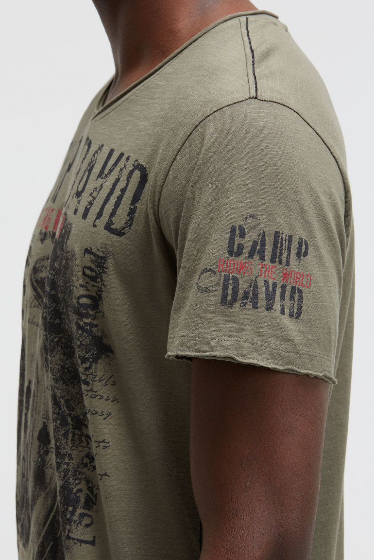 T-Shirt V-Neck im Used Look mit Photoprint
