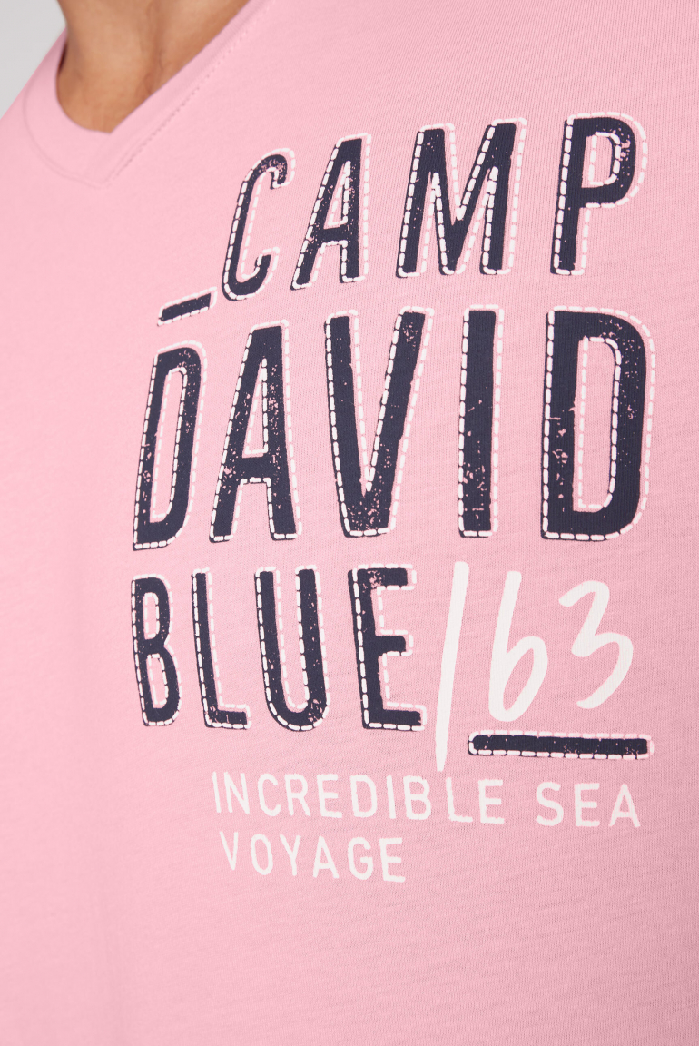 T-Shirt V-Neck mit Logo Artwork