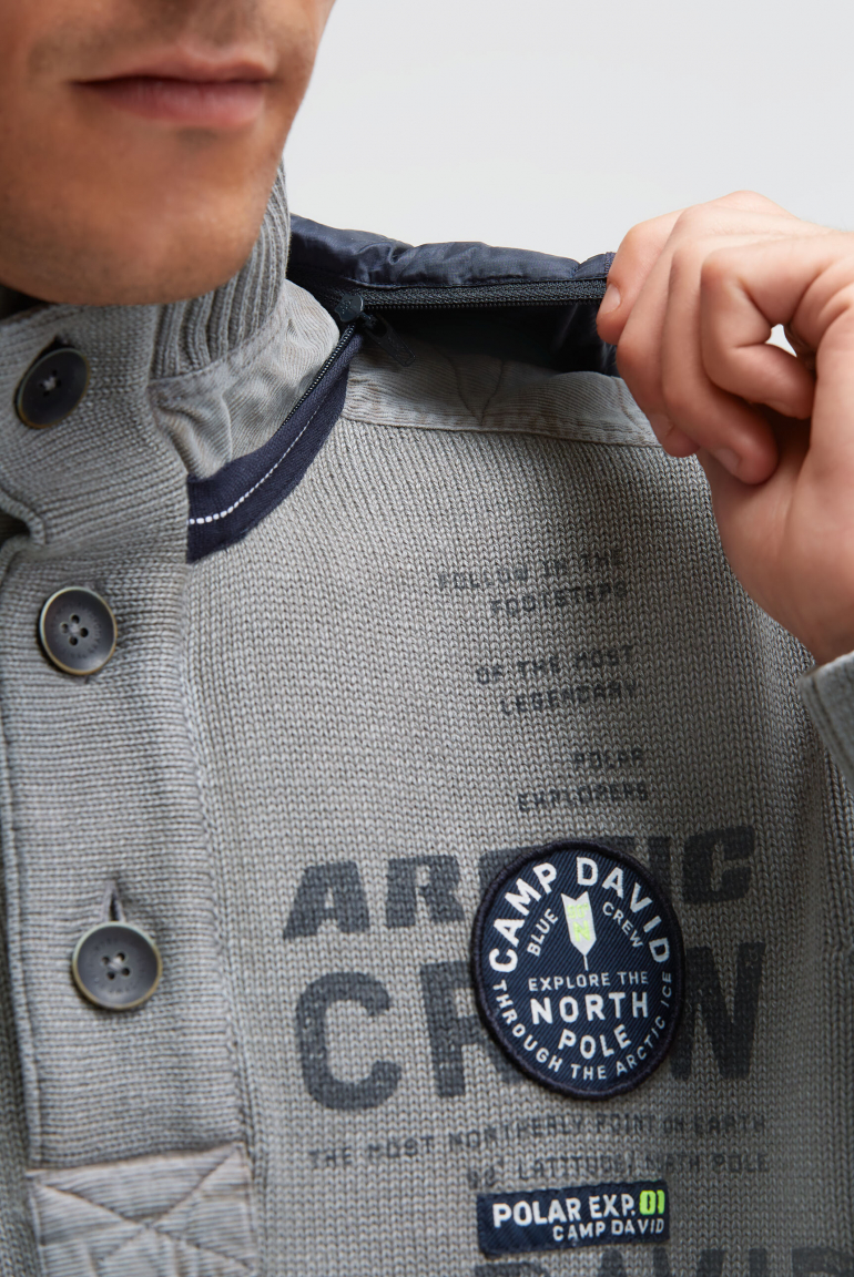 Troyer-Pullover mit abnehmbarer Kontrastkapuze