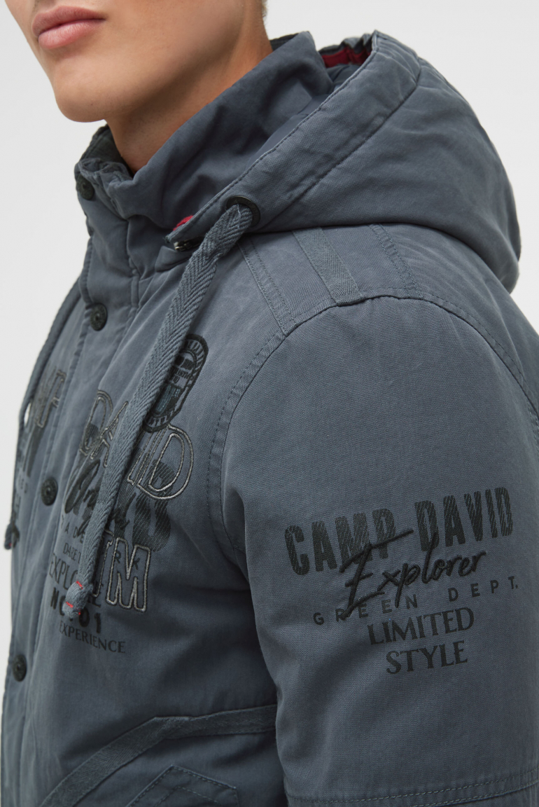 Wattierter Blouson mit Kapuze und Artworks