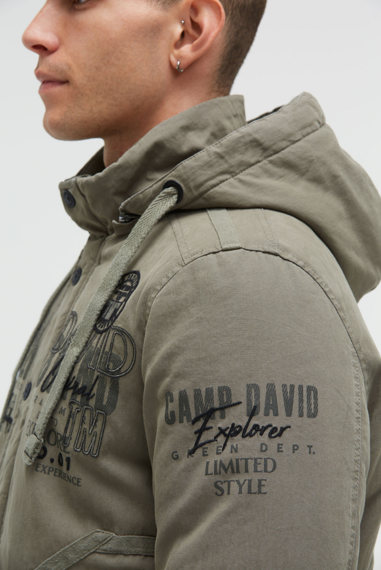 Wattierter Blouson mit Kapuze und Artworks