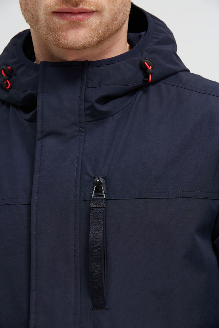 Wind- und Wetterjacke mit Kapuze