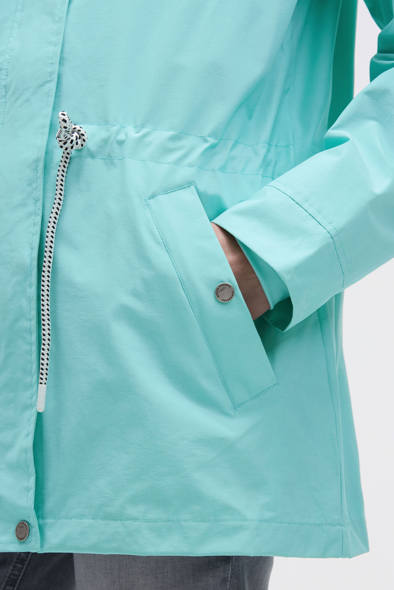 Wind- und Wetterjacke mit Kapuze