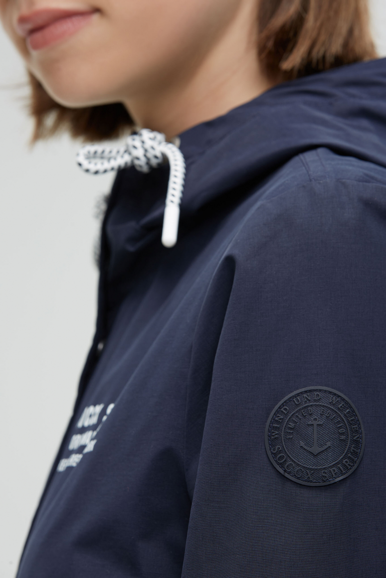 Wind- und Wetterjacke mit Kapuze