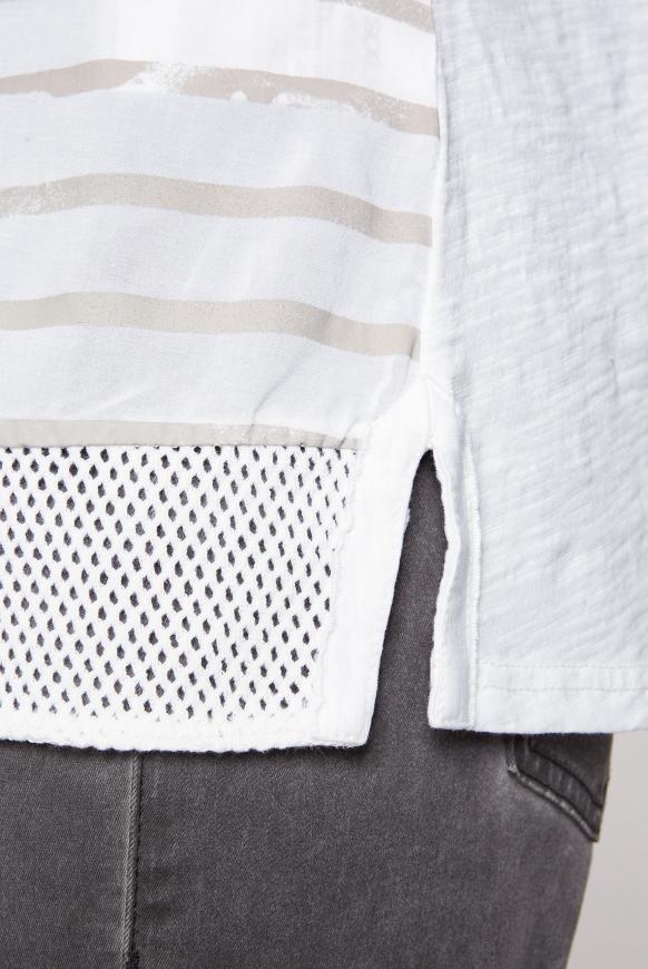 Blusenshirt im Muster- und Materialmix