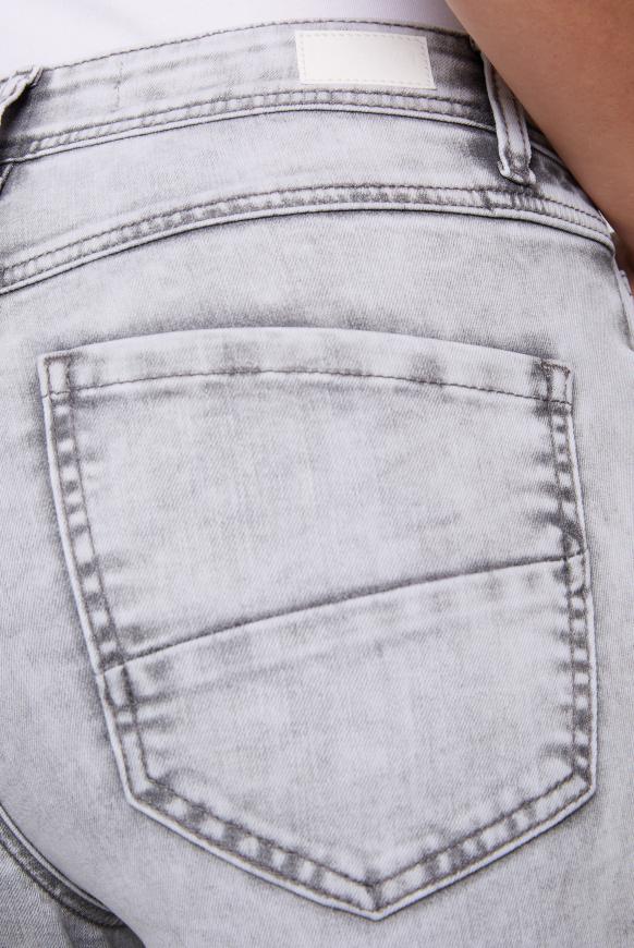 Capri Jeans NO:RA mit Stickereien an den Seiten