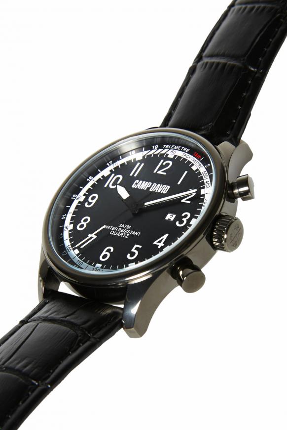 Edelstahluhr mit strukturiertem Lederarmband