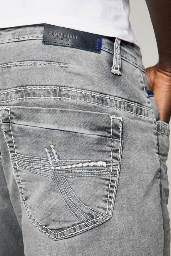 Jeans CO:NO mit gefärbter Innenseite