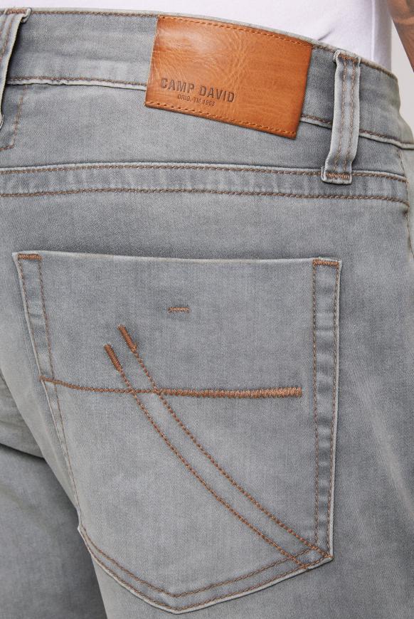 Jeans NI:CO mit Used-Effekten