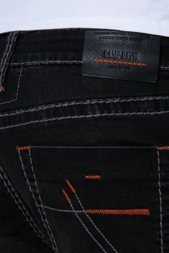 Jeans NI:CO mit Used-Optik und Kontrast-Details