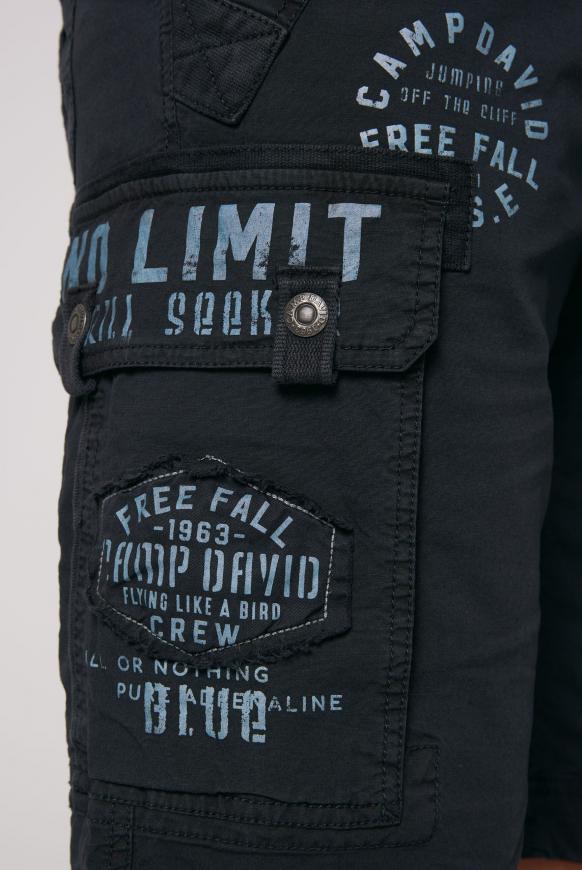 Skater Shorts mit Label-Applikationen