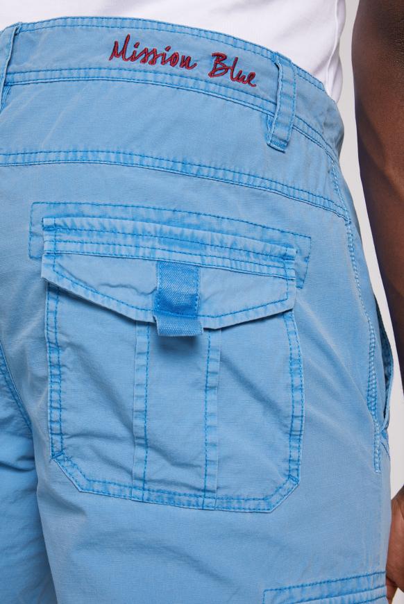Skater Shorts mit Tapes, Prints und Stickereien