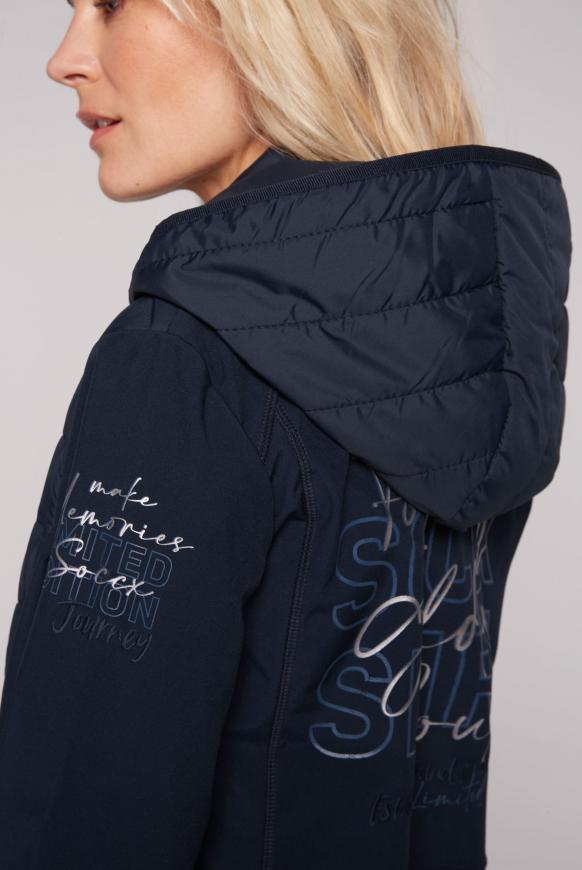 Softshelljacke mit Stepppartien und Kapuze