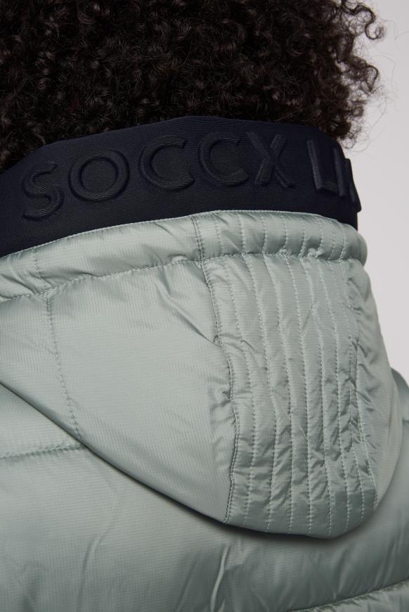 Steppjacke mit geprägten Logo Artworks