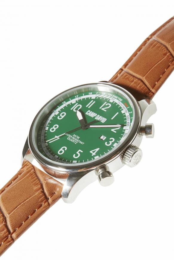 Uhr aus Stahl mit strukturiertem Lederarmband