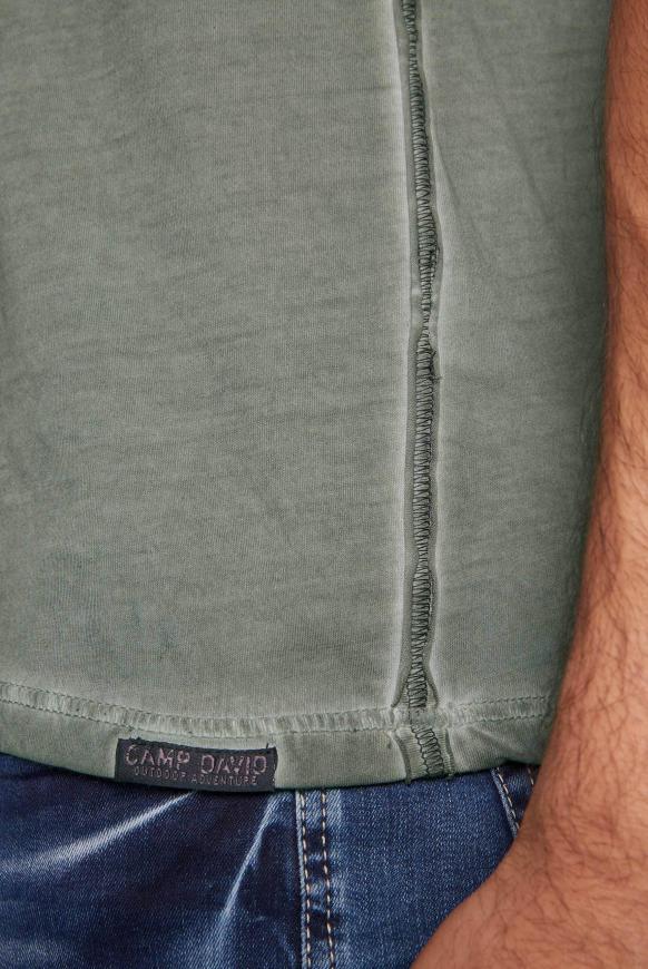 V-Shirt mit Used-Optik und Label Prints