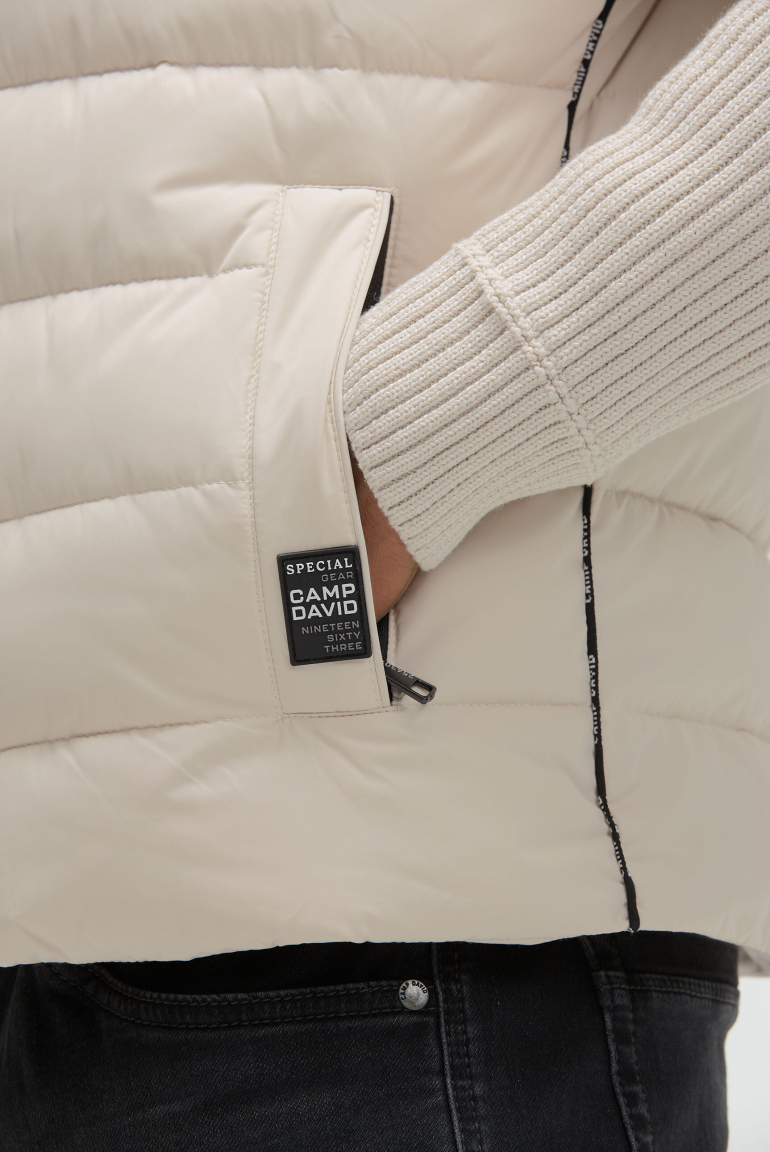 2-in-1 Steppweste mit abtrennbaren Strickärmeln