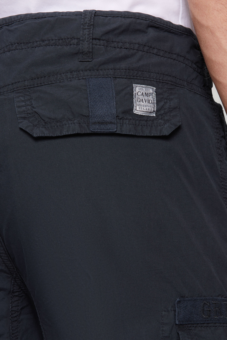 Cargo Shorts mit Logo-Tapes