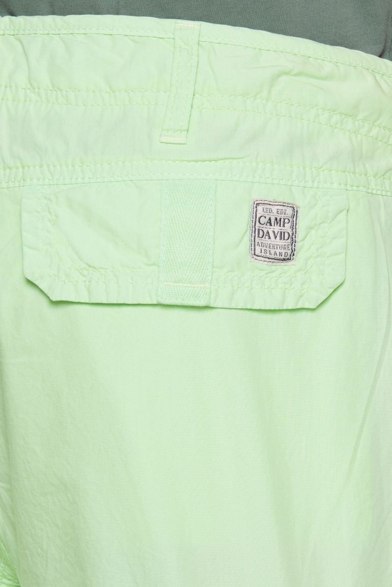 Cargo Shorts mit tonigen Tapes und Stickereien