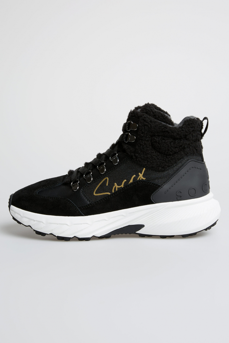 Hightop Sneaker im Hiking-Stil