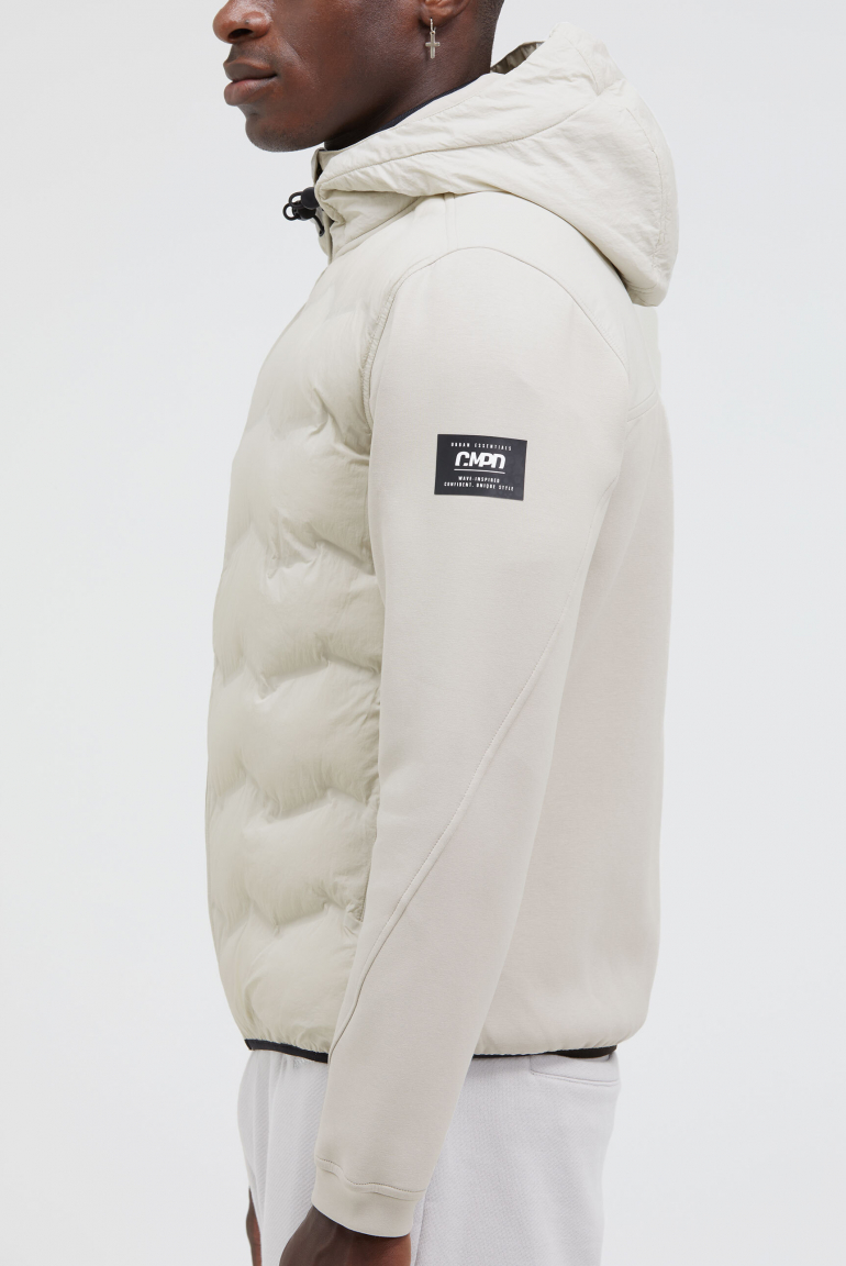 Kapuzenjacke im tonalen Materialmix