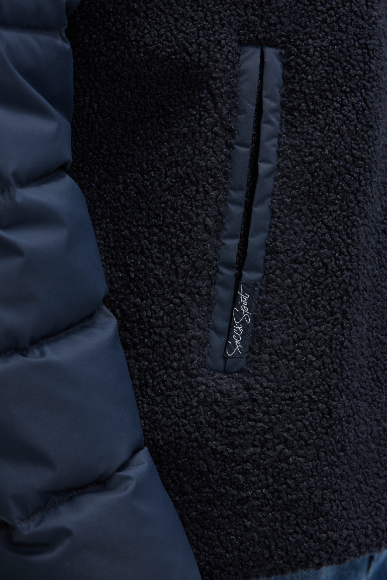 Kurzjacke im Materialmix mit Kapuze