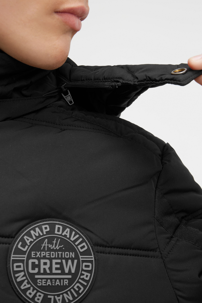 Lange Steppjacke mit Kapuze und Rücken-Artwork