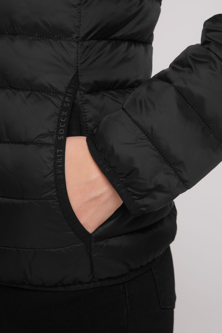 Leichte Steppjacke mit Kapuze