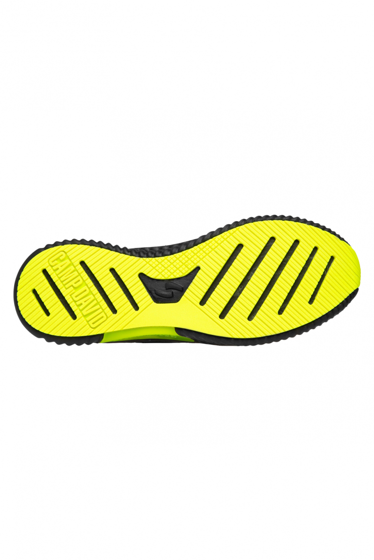 Moderner Sneaker im coolen Materialmix